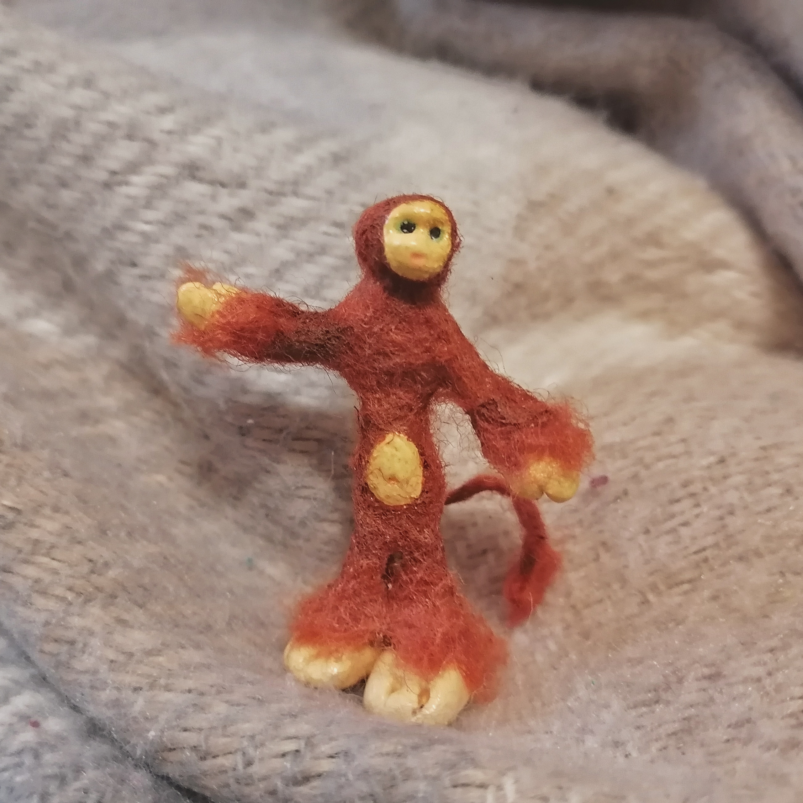 Фигурка - вид спереди